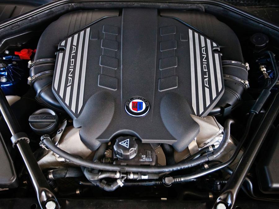 Моторный отсек Alpina B7 Bi-Turbo (F01) 2012 года  (фото 62 из 80)